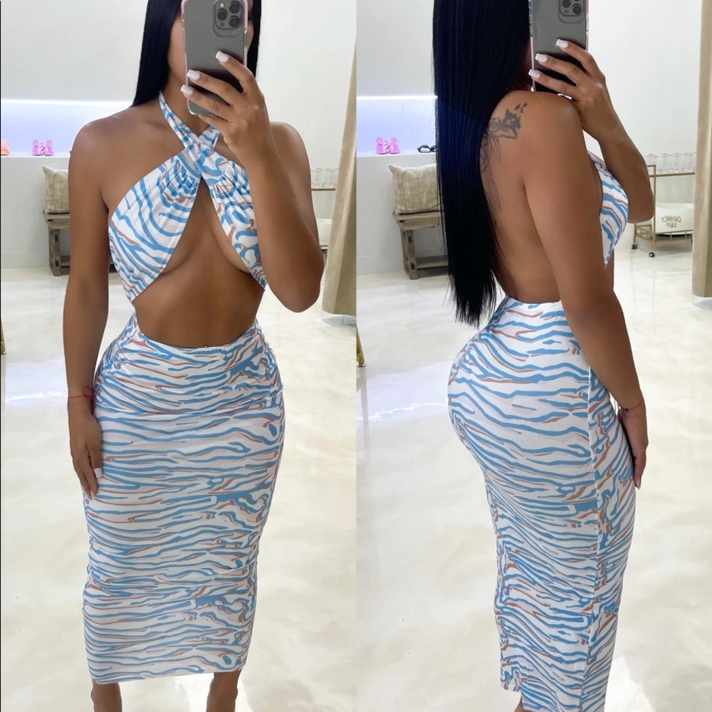 💕😍MAKE AN OFFER! SEXY BODYCON CROSS DRESS❤️💕 - Picture 2 of 3